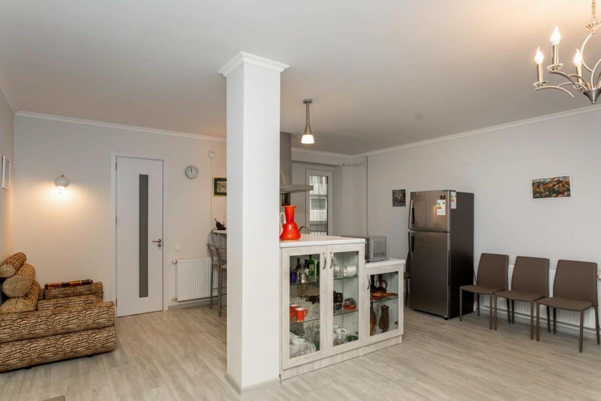 Апартаменты Charming 3Br Apartment In Central Tbilisi