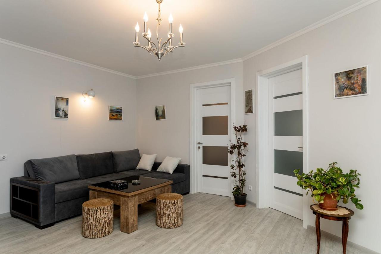 Charming 3Br Apartment In Central Tbilisi *