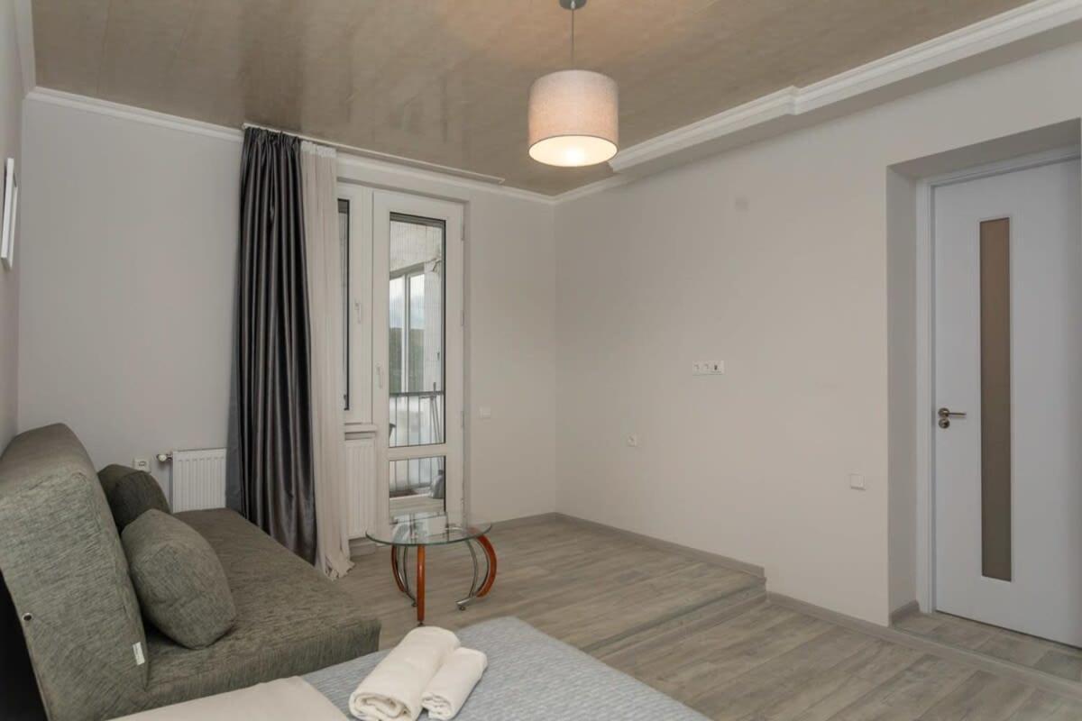 Charming 3Br Apartment In Central Tbilisi *