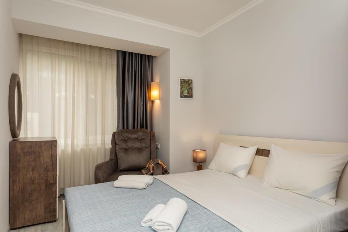 Charming 3Br Apartment In Central Tbilisi *